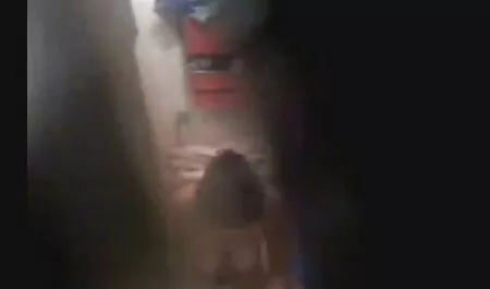 Camgirl در جنگل استیکر سکسی عاشقانه