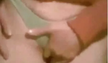 نوجوان, ستاره ساشا گری بازی می کند با اسباب لینکگروهسکسی بازی و دیک